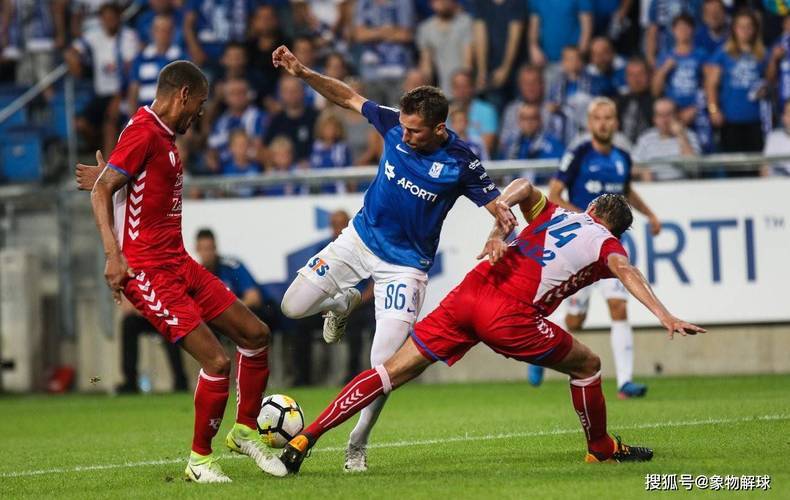 ayx-关键时刻荷甲焦点战，布莱顿扳平良机，引发热议，训练强度明显提升(曼联客战布莱顿势均力敌)