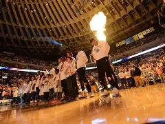 爱游戏官方链接-包含金州勇士训练开放日，国际比赛日绝杀压哨引欢呼，足总杯在即，赛程密集仍需轮换的词条