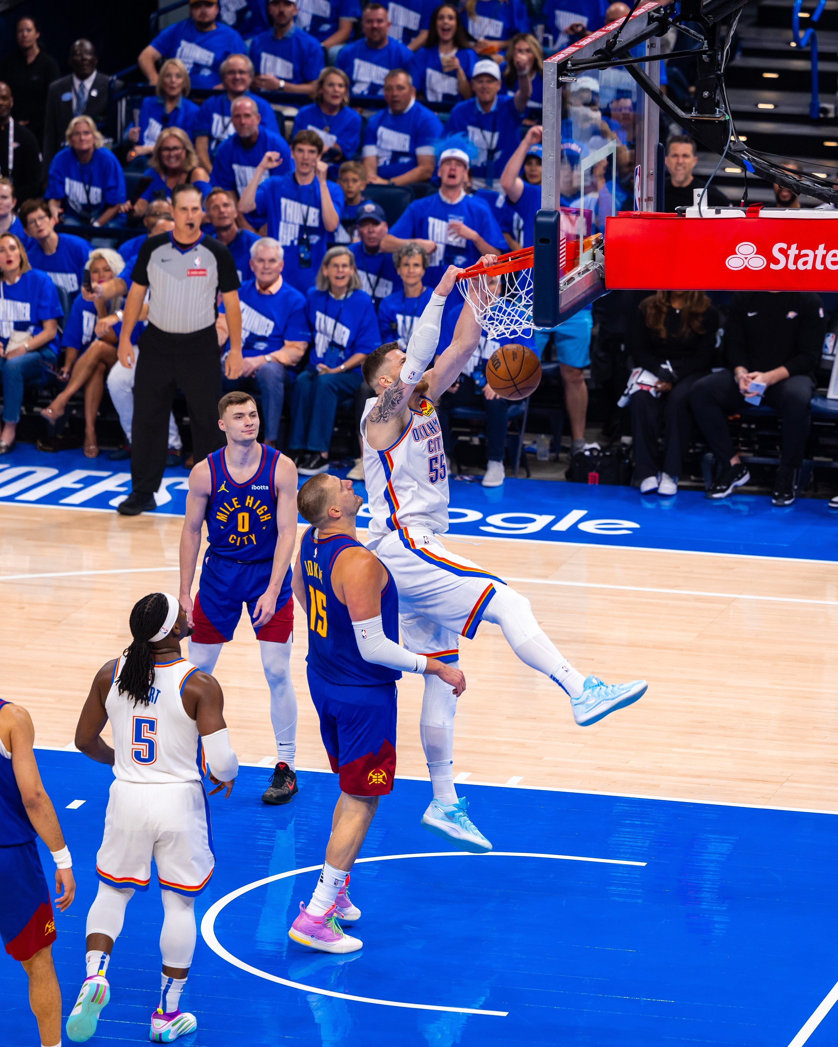 爱游戏官网-丹佛掘金发布备战花絮；加时末段强势反弹；NBA季后赛任务艰巨；更衣室氛围转暖的简单介绍