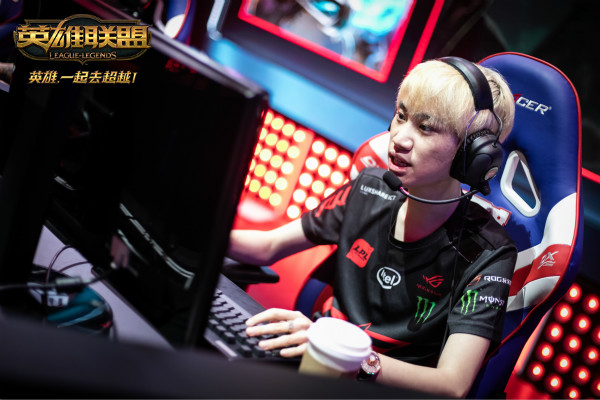 包含刚刚！TheShy新星战术调整表现惊艳今夜金州勇士调整名单以备欧篮联，清晨瓦伦西亚绝杀压哨的词条